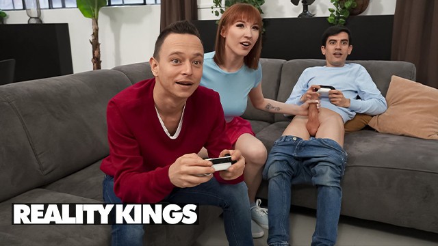 REALITY KINGS Lilly Mays тихо трахает Джорди за спиной его друга в подлой связи в колледже REALITY KINGS Lilly Mays тихо трахает Джорди за спиной его друга в подлой связи в колледже