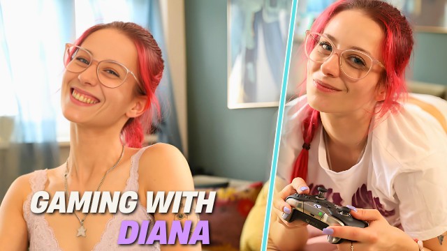 Ersties Восхитительная геймерша Diana наслаждается парной игрой и сеансом мастурбации Часть 1 из 2